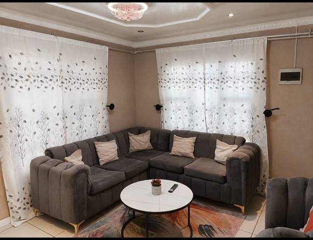 3 BEDROOM HOUSE FOR SALE IN LAKESIDE
